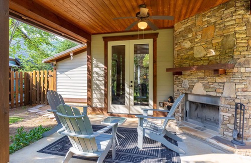 Cullowhee House | Berry Patch - Modern Townhome in Small Resort Community with Pool