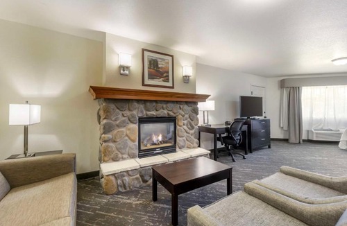 The Bowl of Edmonds Hotel | Best Western Plus Edmonds Harbor Inn