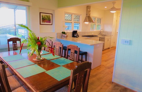 Kaimuki House | BIG ALOHA & AWESOME VIEW AT THIS HAWAIIAN HOME!