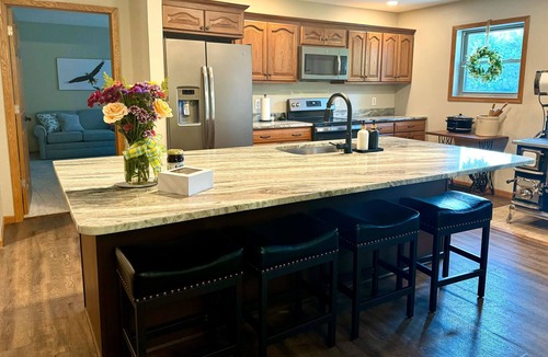 Sullivan House | Binion Lodge: Wooded Privacy Near Lake Shelbyville