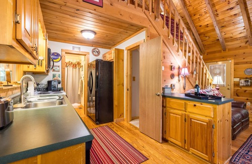 Clarkesville Cabin | Black Bear Bungalow - 10% OFF or 4th Night Free - Ask for details!
