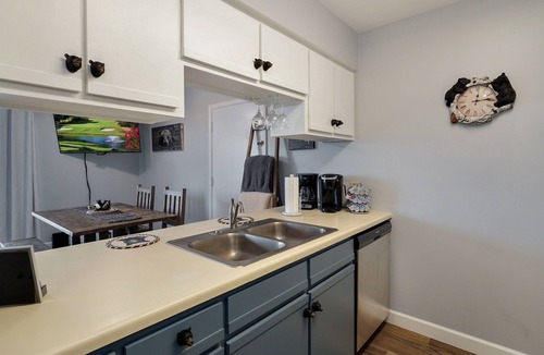 Table Rock Condo | Black Bear Condo Golf View Next to Pools & Clubhouse Walk‑In Gated