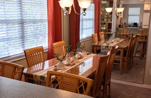 Lutz Apartment | Blissfully Bare - Third Floor, Screened Lanai, Lofted Ceiling