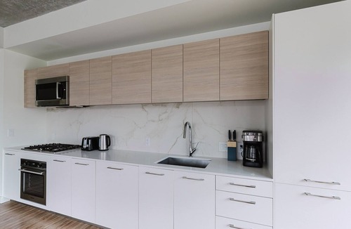 West Loop Gate Apartment | Blueground | West Loop, rooftop pool & gym