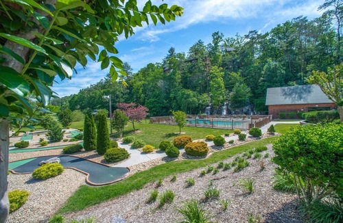 Sevierville House | Book Today! A Beautiful Life is Only 3.4 miles to the Parkway in Pigeon Forge.