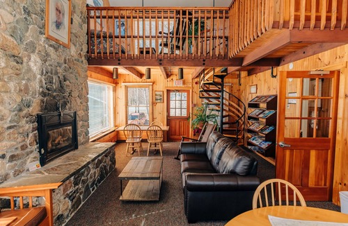 Pinkham's Grant Condo | Boutique Hotel Room, Double Bed, 3 Bunks, Shared Bathroom