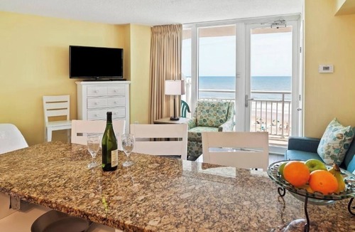 Ormond Beach Hotel | Bright Oceanfront Studio in Ormond Beach – Balcony w/Stunning Sunrise Views