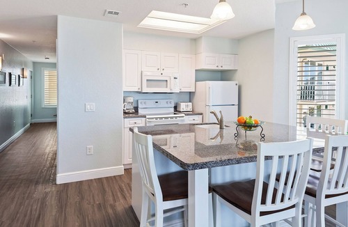 Ormond Beach Hotel | Bright Oceanview Unit Close to Dining, Golf & Daytona Adventures