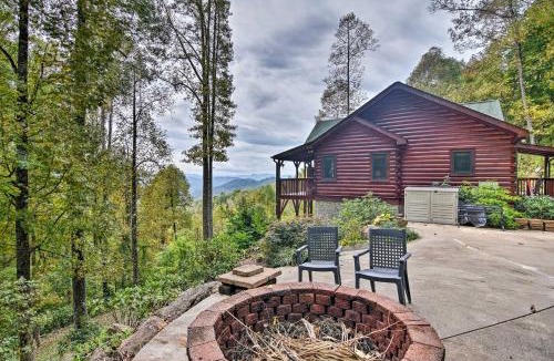 Sylva House | Cabin w/BBQ + Games - Walk to Blue Ridge Parkway!
