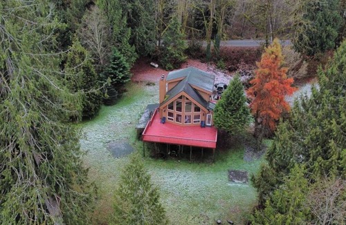 Concrete House | Casa del Rio-private home on Skagit river-North Cascade NationalPark-Diablo lake