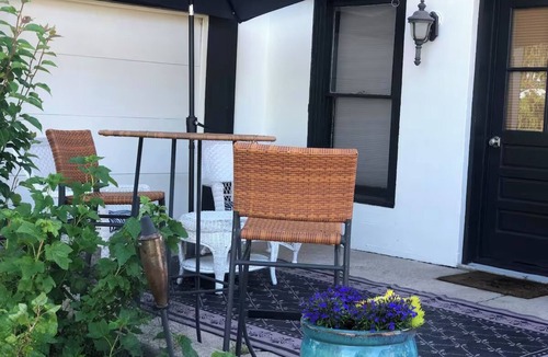 Groton Apartment | Charming 1-bedroom Studio apt near Mystic with Water view of Thames
