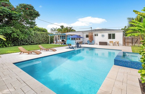 Southside House | Charming 3-bedroom house in West Palm Beach with Pool and Hottub