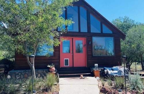 Ojo Caliente Cabin | Charming 3-bedroom cabin with WiFi, AC in peaceful Ojo Caliente