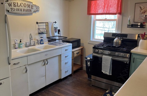 Kennett Square House | Charming 4-bedroom house with a tiny cabin in the heart of Chester County