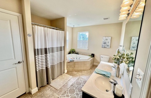 Earlville House | Charming 4-bedroom house with WiFi, AC in enchanting Douglassville.