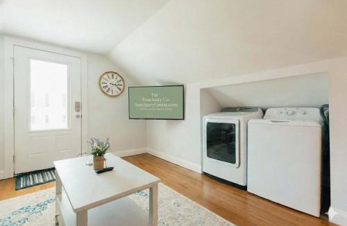 Bristol Apartment | Charming Apt with chic decor Superhost w 5 Stars