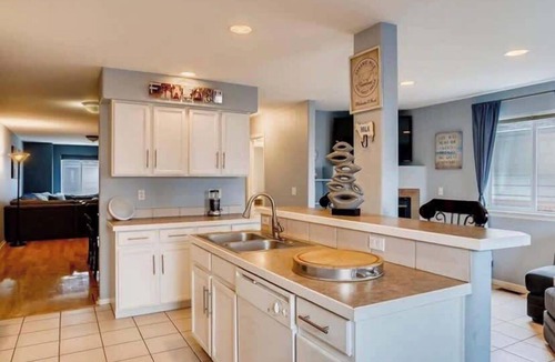 University Hills Condo | Charming Family Home with Cozy Retreat