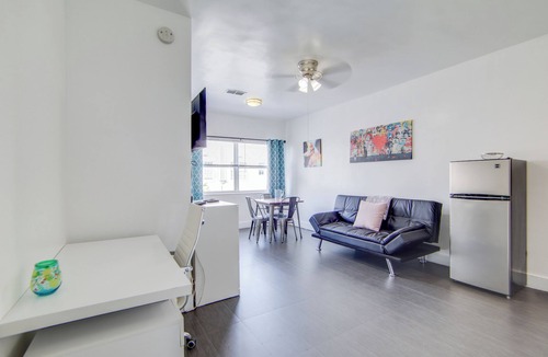 Flamingo/Lummus Apartment | Charming Large Studio Near Ocean Dr - South Beach