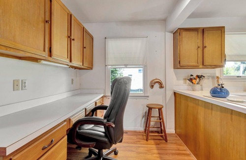 South Rehoboth Cottage | Charming Rehoboth Beach Cottage 2 Blocks to Ocean w/Porch & Suite