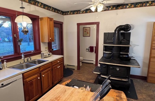 Camden House | Charming Rockport, Maine 3BR – Walk to Picturesque Harbor & Downtown