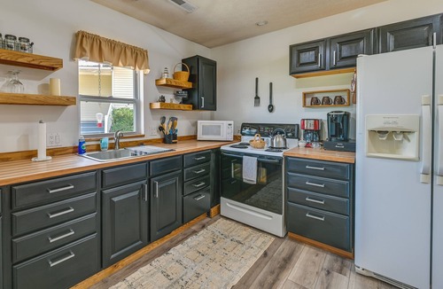 Smiths Grove House | Charming Smiths Grove Home Near Cave Tours!