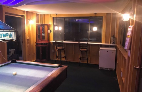 Middle Hope Apartment | Charming studio with Amazing hot tub a swimming pool,pool table.