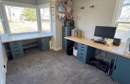 Gladstone House | Charming two-bed home in Gladstone 15 minutes from Arrowhead and airport