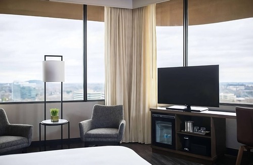 Nashville Hotel | Charming Unit Near Music Attractions & Nashville Zoo, Pool!