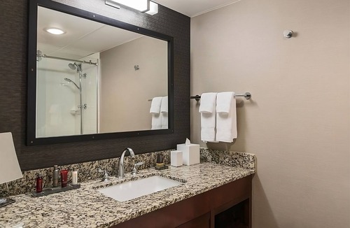 Nashville Hotel | Charming Unit Near Music Attractions & Nashville Zoo, Pool!