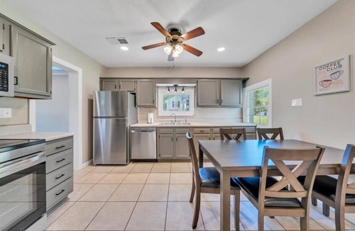 Daleville House | Charming Whole House In The Heart of Daleville