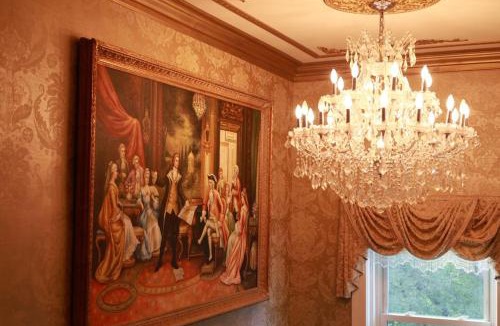 Connellsville Hotel | Chateau Connellsville Medieval Royal Chamber
