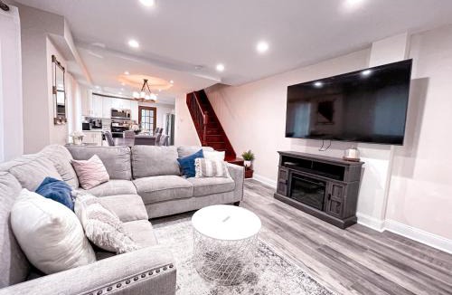 Foxcroft Square House | Cheerful & Modern Home w/a Walkout Deck Area