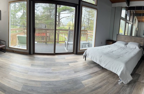 White Mills House | Chic Lake House on the Hill Sleeps 10, 4 bedrooms, 2 bathrooms Pet friendly!