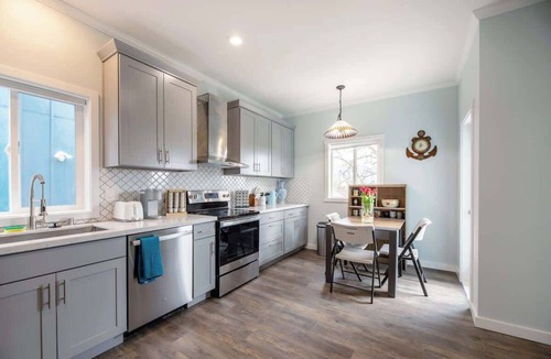 Minor House | Chic & Modern 6b4b House – Prime Seattle Location!