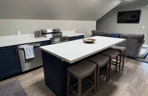 Draper Apartment | Chic studio with AC and WiFi in Draper Sleeps up to 4 w/sofa bed & 1 car garage