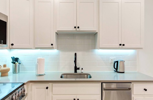 University City Apartment | Chic Urban Studio near Drexel & UPenn