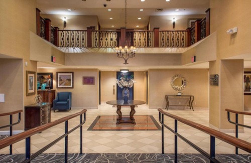 Court House Hotel | Clarion Collection Hotel Arlington Court Suites