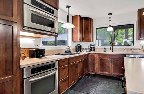 Sewanee House | Cliffside Mountain Retreat Near Sewanee | Sleeps 14
