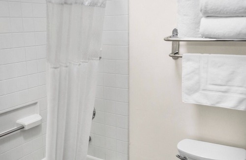 Rio Grande Hotel | Comfort & Adventure w/Free Breakfast & Airport Shuttle + Indoor Pool Access