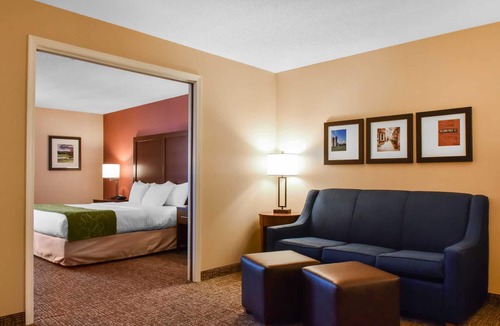 Carlisle Hotel | Comfort Suites Downtown Carlisle