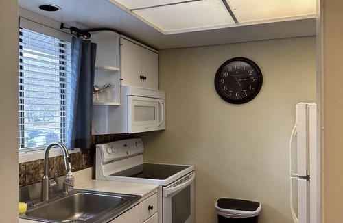 Daphne Condo | Comfortable Daphne Condo near Bay, Fairhope, and Mobile; Short Drive to Beaches
