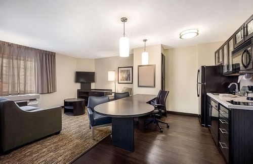 Northeast Heights Hotel | Comfortable Stay with Easy Access to City Highlights! Pets Allowed, Full Kitchen