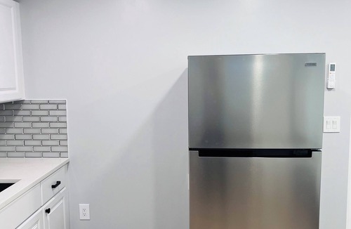 Manchester Apartment | Comfortable Studio Close to Airport/Arena/Mall