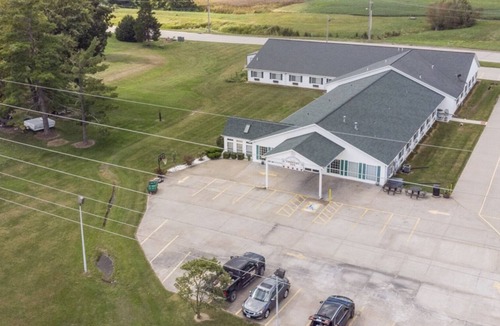 Red Bud Bed & Breakfast | Comfy Petite Queen Suite in the Heart of Red Bud!