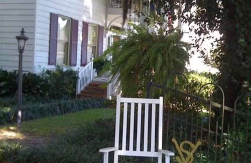 Bainbridge Bed & Breakfast | Commodore Bed & Breakfast/Green Room