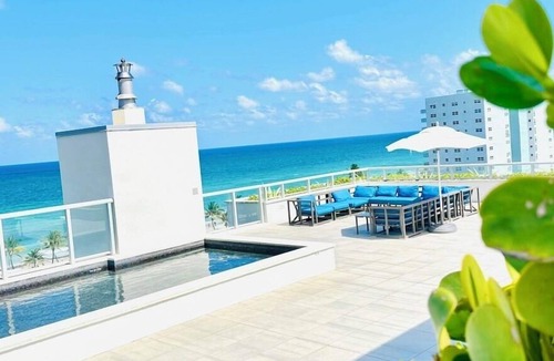 Hollywood Condo | CONDO@Hollywood BEACH ✦Rooftop POOL and HOT Tub ✦STEPS to BEACH ✦PET Friendly!