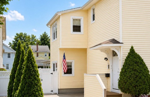 Lyndhurst Apartment | Convenient 1-bedroom apartment with AC, Soccer fan friendly