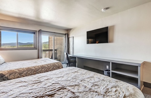 Angel Fire Hotel | Convenient Location | Elk Horn Lodge 204