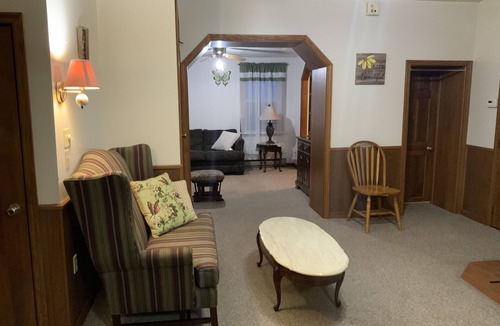 Narvon Other | Conveniently located country in law suite.