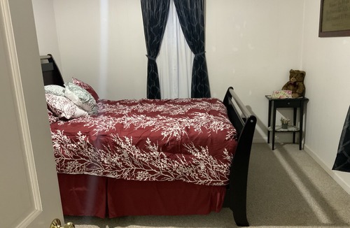 Narvon Other | Conveniently located country in law suite.